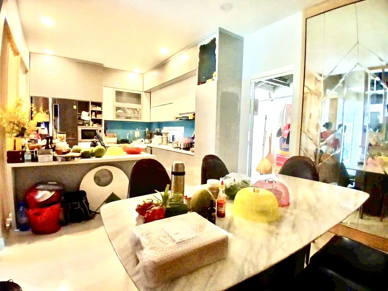 Hót! Bán gấp biệt thự đẹp 7x16m, sổ riêng cá nhân, giá 9.99 tỷ, đường số KDC Phú Xuân HTP Nhà Bè