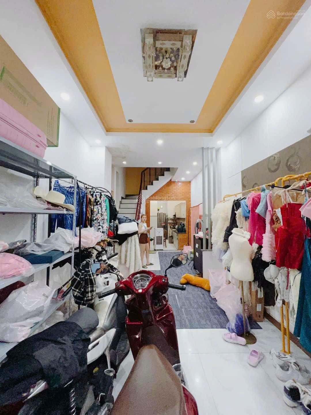 Nhà đẹp Q4 - 2 lầu đúc - 46m2 - 3PN - full NT - giá 4.3 tỷ TL