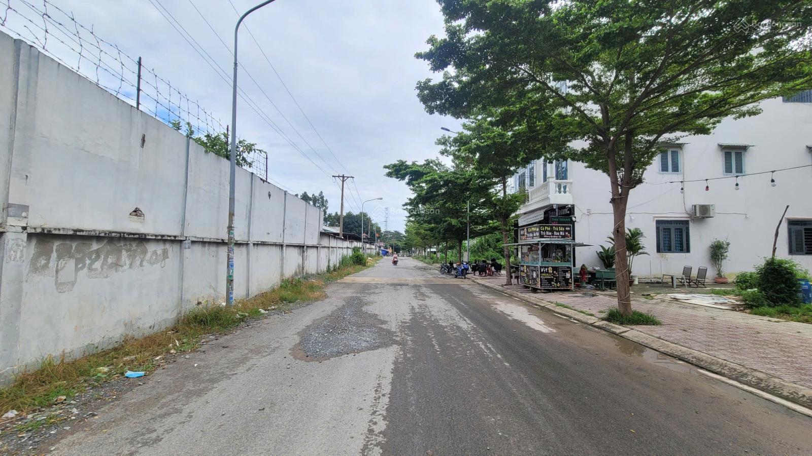 Bán đất MT đường Bình Chuẩn 36 KDC Phú Hồng Khang P. Bình Chuẩn TP. Thuận An Bán đất MT đường Bình Chuẩn 36 KDC Phú Hồng Khang P. Bình Chuẩn TP. Thuận An