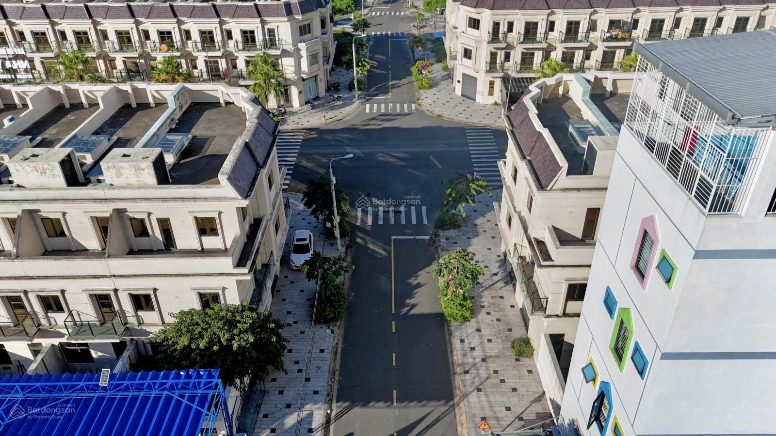 BÁN CẶP GÓC SIÊU PHẨM 2 MẶT TIỀN THÔNG 2 KHU CHUNG CƯ LỚN TẠI KĐT LAKESIDE