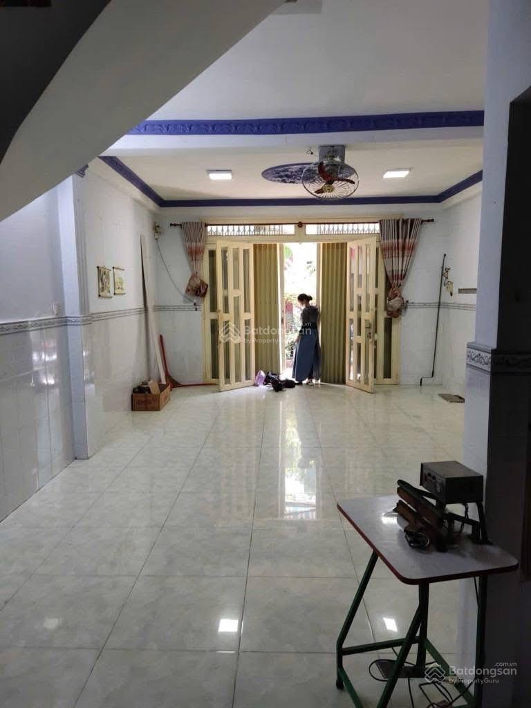 Bán nhà hẻm 6m thông đường Trịnh Đình Trọng (5x12) trệt lầu đúc kiên cố 3 phòng 6,5 tỷ TL