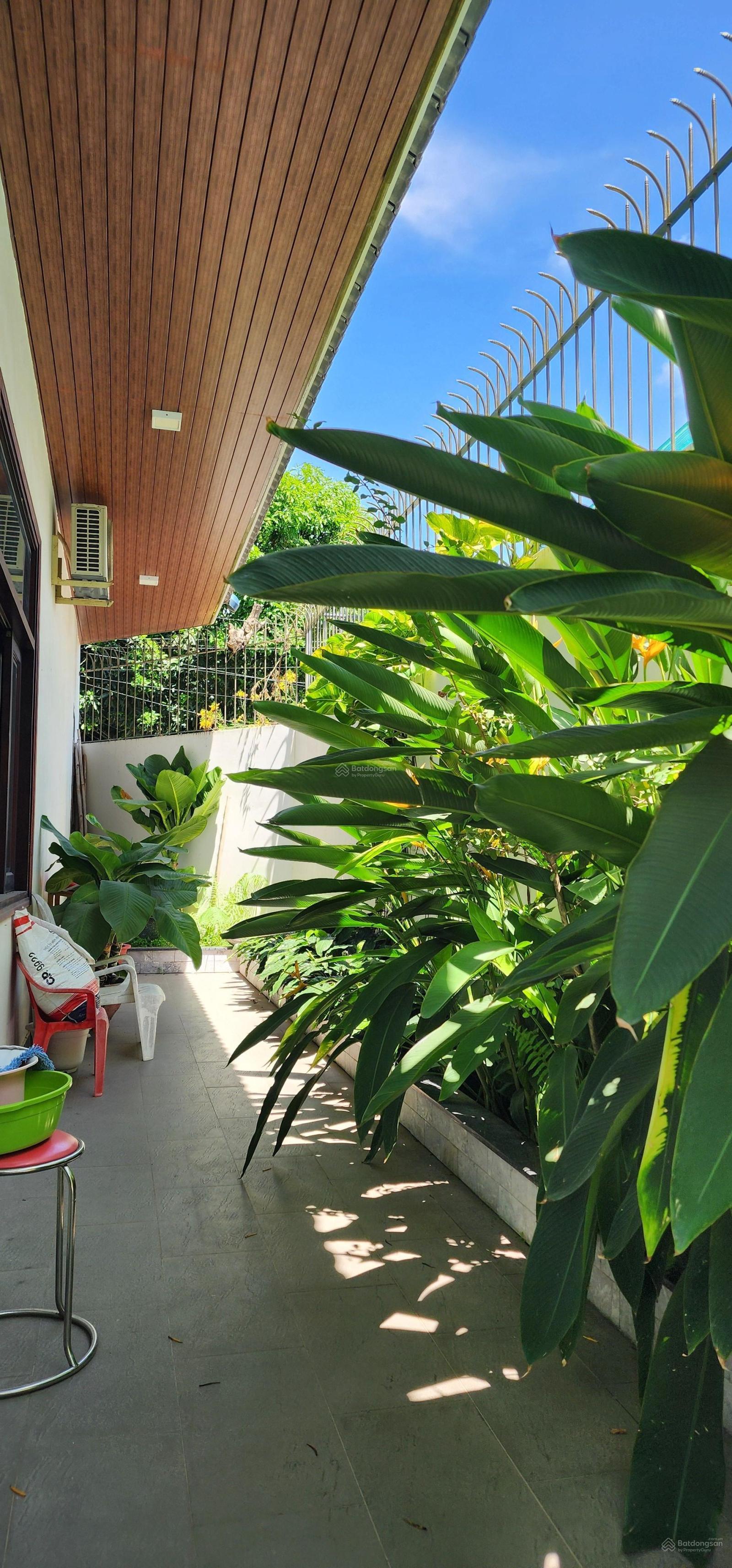 Cho thuê căn biệt thự 300m2 3 tầng đối diện công viên tại KĐT Vĩnh Điềm Trung