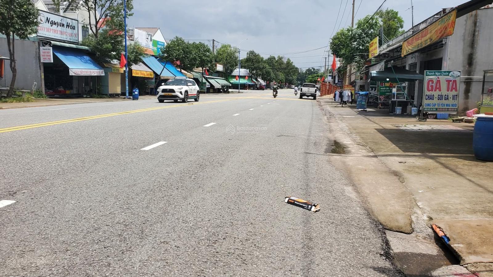 Bán lô đất ngay mặt tiền đường nhựa 25m DT 150m2 cách KCN Mỹ Phước 3 chỉ 5P sổ sẵn full thổ cư