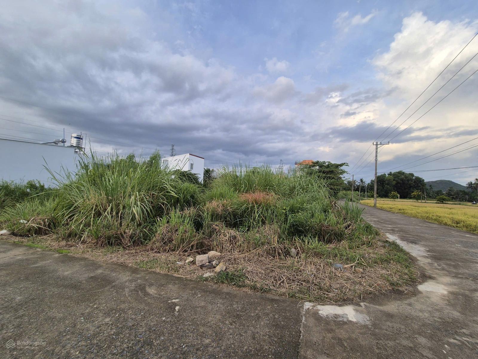 Bán lô đất full thổ cư đường ô tô Diên An, Diên Khánh cách Võ Nguyên Giáp 300m Giá chỉ 18tr/m2