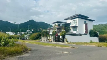 Biệt thự đường Huỳnh Văn Nghệ, KĐT Vĩnh Hoà, P. Bắc Nha Trang - 279,2m2 ngang 10m - giá 51 tr/m2