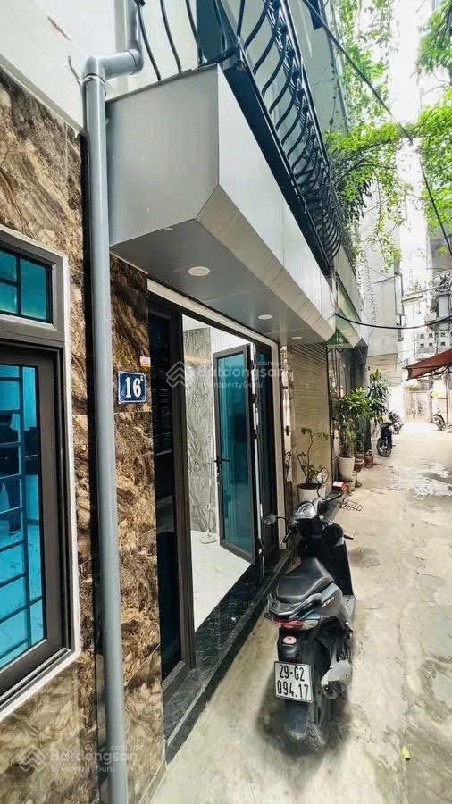 Nhà đẹp mới tinh - cách ô tô tránh 50m - thang máy - 5 tầng * MT: 5m, 8,2 tỷ