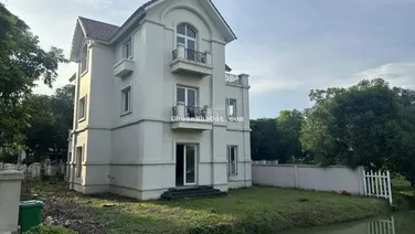 Bán đơn lập Bằng Lăng 02 - 07. ĐN, 495m2, nhà thô. Đất vuông, gần ngã ba sông rộng, giá 150 tỷ