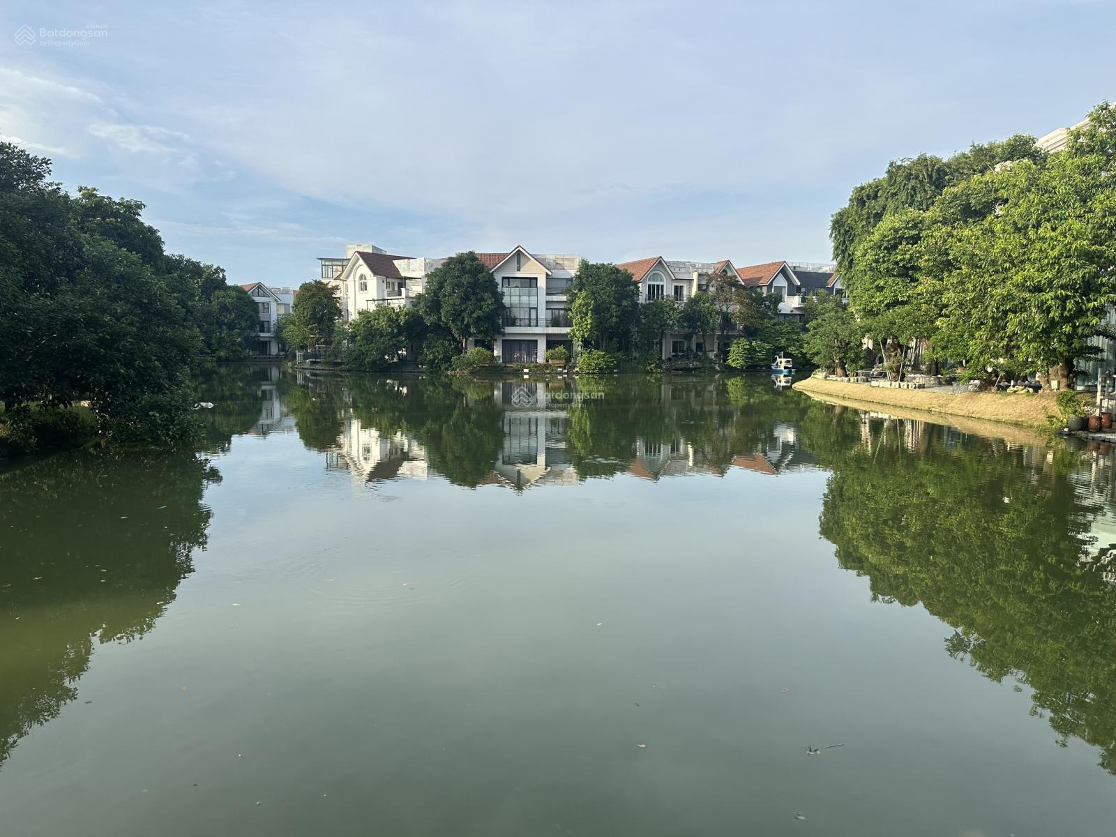 Bán đơn lập Bằng Lăng 02 - 07. ĐN, 495m2, nhà thô. Đất vuông, gần ngã ba sông rộng, giá 150 tỷ