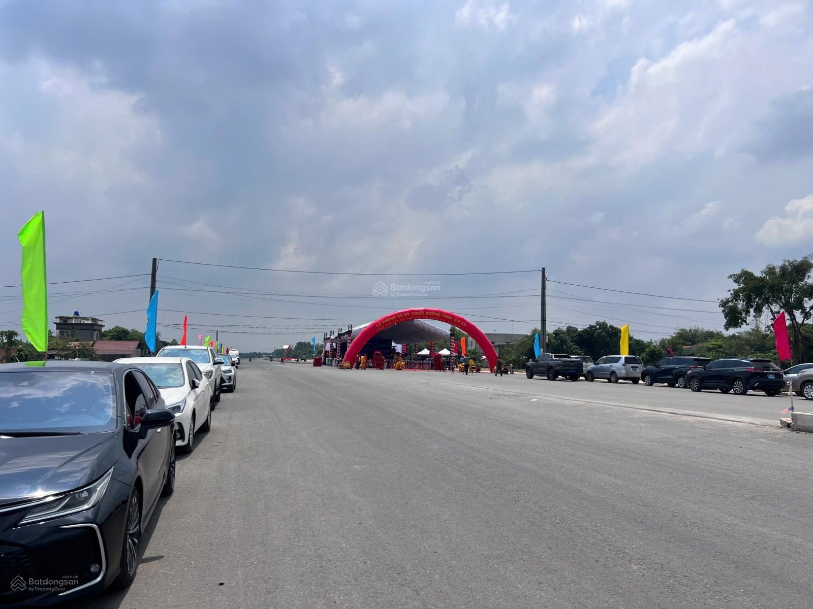 Ngộp bán lỗ 250tr Đức Hoà Đông sát 823D và Kcn Nam Thuận Dt 5x22m giá 999tr