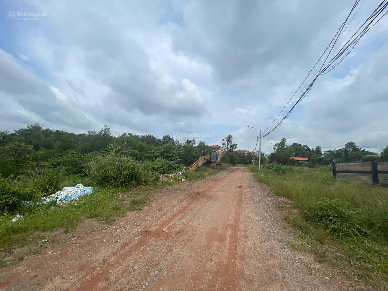 Khách NGỘP BÁN gấp lô đất hơn 2500m2, ngang 80m, TT Phú Hòa, Thủ Dầu Một