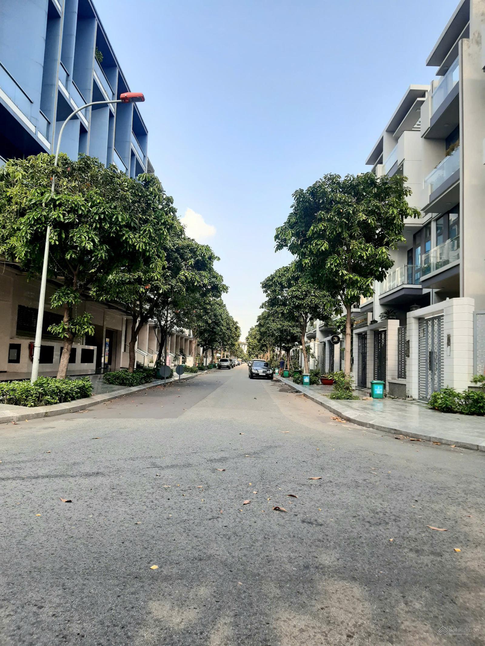 CHO THUÊ VĂN PHÒNG NHỎ CHỈ 4 TRIỆU, có máy lạnh, bàn ghế, tại KĐT Vạn Phúc, LH: 0936 027 ***