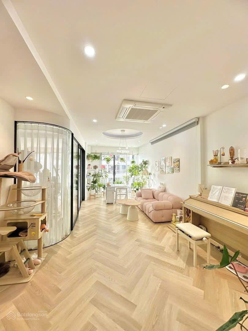 Bán căn 2 ngủ, chung cư 90 Nguyễn Tuân (gần đại học KHTN), sẵn sổ, có slot ô tô, 6,8 tỷ
