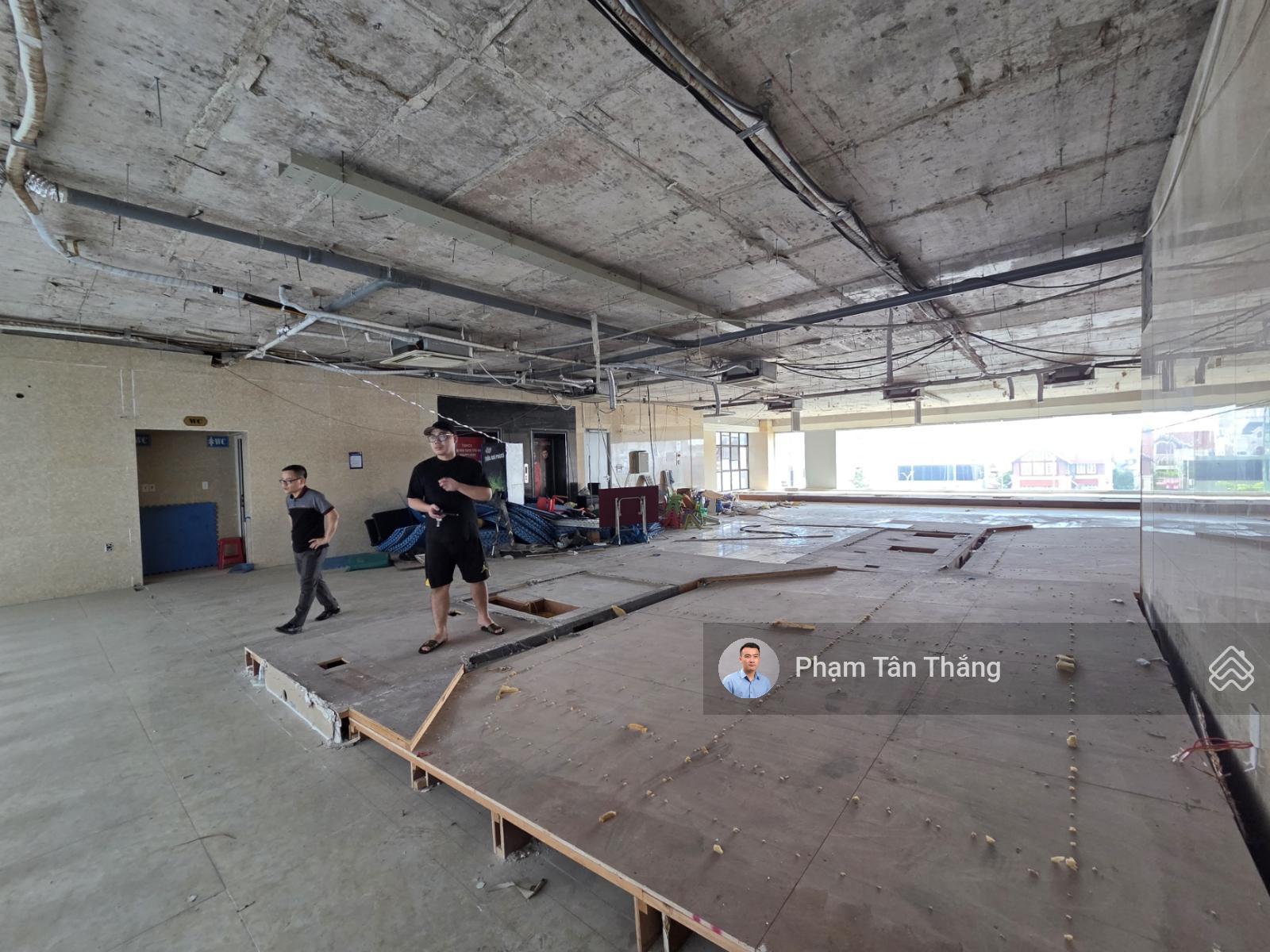 Cho thuê nguyên 1 sàn vị trí đẹp Lê Hồng Phong. Đơn giá chỉ 160k/m2/tháng