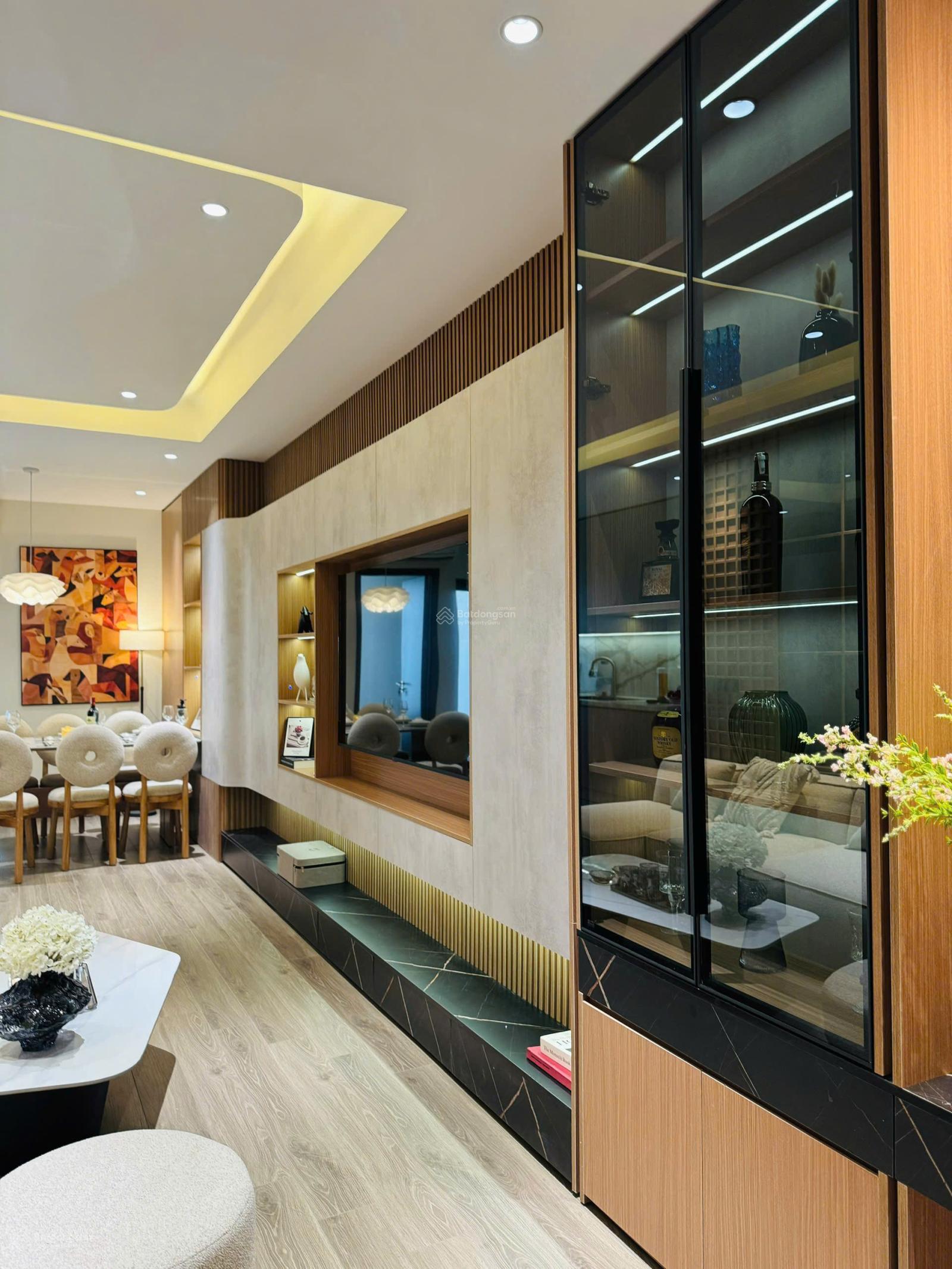 Chính chủ bán căn hộ 2PN siêu hot tại Five Star, Kim Giang, DT 77m2, full đồ, sổ đỏ, giá 7 tỷ có TL