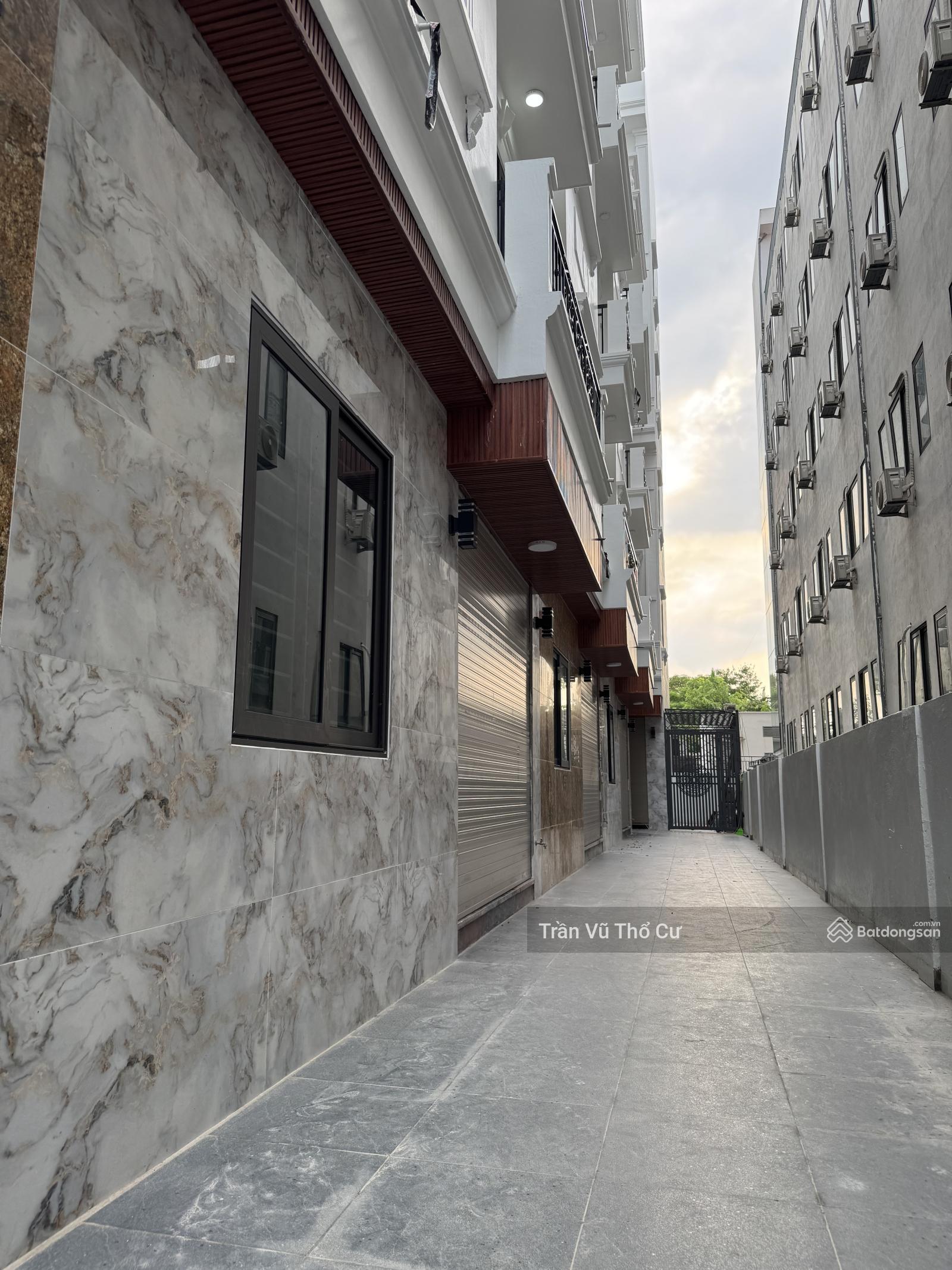 Bán nhà phân lô mới đẹp phố Xuân Diệu, 7 tầng thang máy view Hồ Tây. Giá chỉ 14.1 tỷ