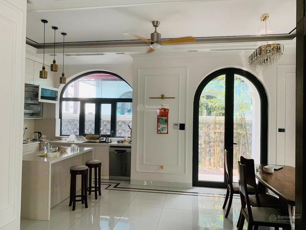 Cho thuê biệt thự Vin1 Gia Lâm 150m2, 4 phòng ngủ, 35tr/tháng, full đồ,