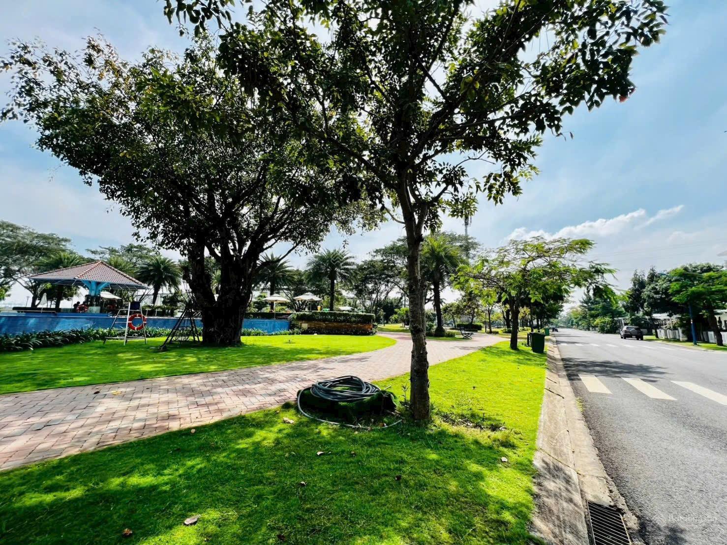 Bán nhanh nhà phố 5x15m Mega Ruby Khang Điền Quận 9 giá 12 tỷ / sổ hồng