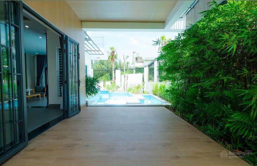 Bán biệt thự 322m2 góc 2 MT khu BT Thanh Bình - Long Cung Vũng Tàu 32 tỷ cách biển Sungroup 150m