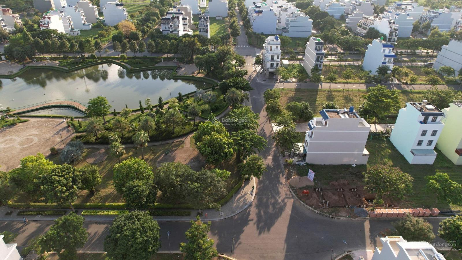 Cần bán lô mặt tiền đường D1 tại KĐT năm sao 100m2 giá 2tỷ850 (thương lượng) LH: 0931 112 *** Ngân