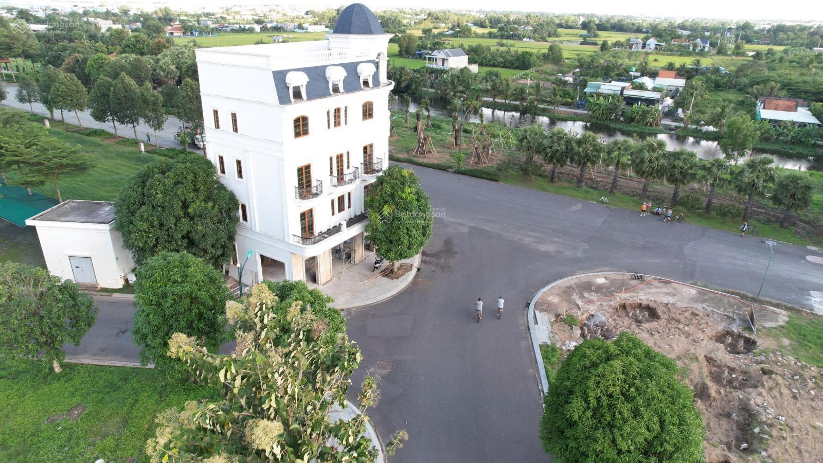 Cần bán lô mặt tiền đường D1 tại KĐT năm sao 100m2 giá 2tỷ850 (thương lượng) LH: 0931 112 *** Ngân