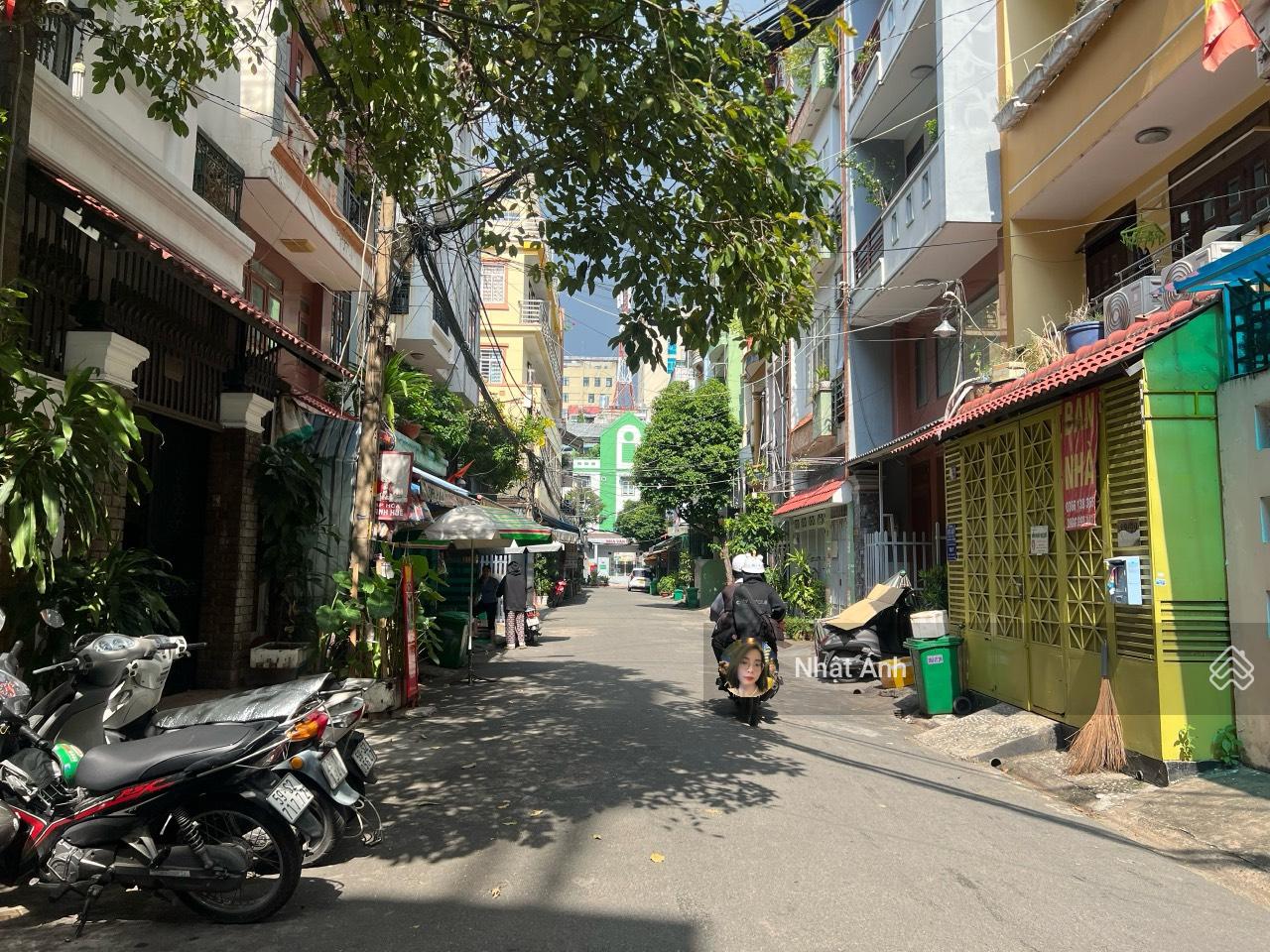 Bán nhà hẻm 8m Hoàng Hoa Thám - Ga T3 - 6.5mx20m - Giá 20 tỷ TL