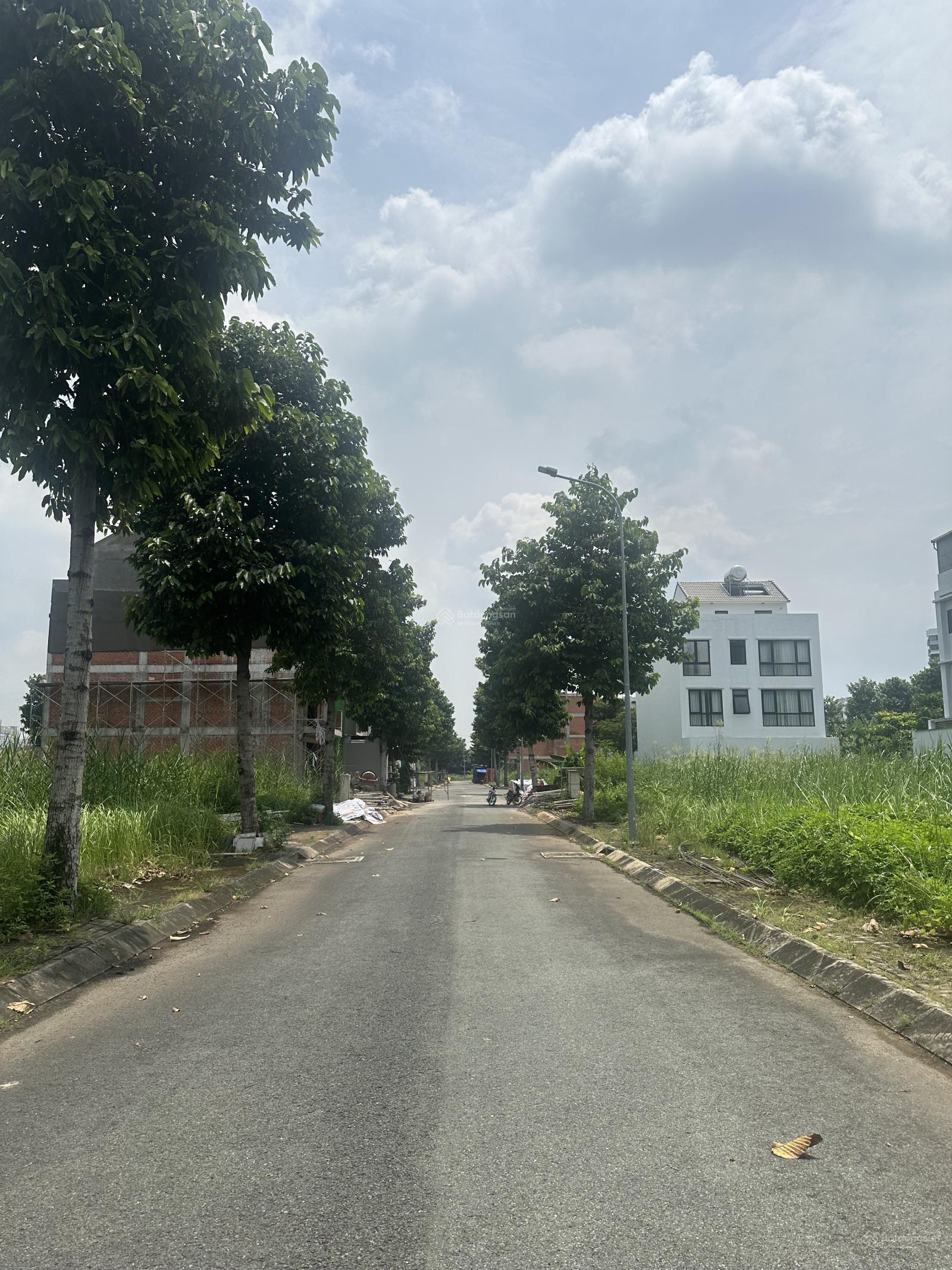 Bán gấp lô đất kdc Nam Phan đỗ xuân hợp sát global city DT 9x16 giá 13.5 tỷ vị trí đẹp thoáng