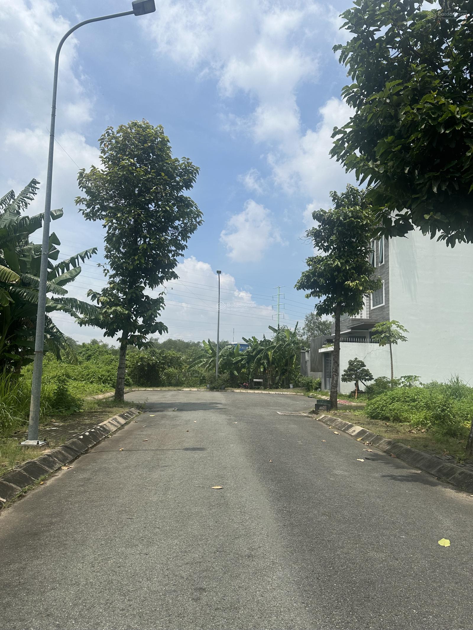 Bán gấp lô đất kdc Nam Phan đỗ xuân hợp sát global city DT 9x16 giá 13.5 tỷ vị trí đẹp thoáng