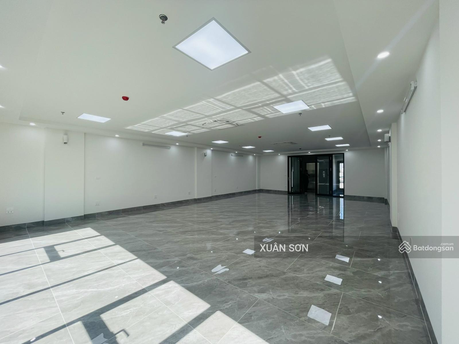 Cho thuê tòa nhà Nguyễn Khang-Cầu Giấy,vỉa hè rộng, DT 100m*7 tầng, ốp kính hiện đại, giá thuê 65tr Cho thuê tòa nhà Nguyễn Khang-Cầu Giấy,vỉa hè rộng, DT 100m*7 tầng, ốp kính hiện đại, giá thuê 65tr