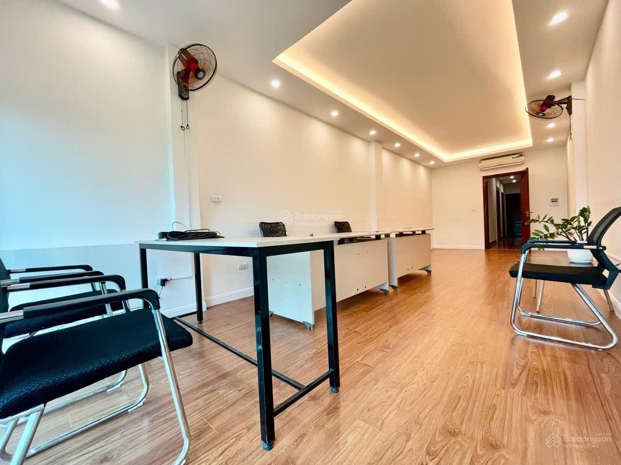 Cho thuê văn phòng tại phố Quan Nhân, 7,5 triệu, 50 m2 giá siêu hời. Liên hệ em 0988 453 *** Cho thuê văn phòng tại phố Quan Nhân, 7,5 triệu, 50 m2 giá siêu hời. Liên hệ em 0988 453 ***