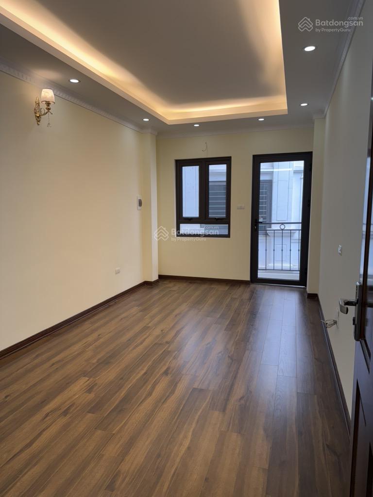 6,75 tỷ - nhà Bát Khối -6 tầng - ô tô đỗ cửa - 32 m2 mới lung linh - gần trường chợ, hồ điều hoà