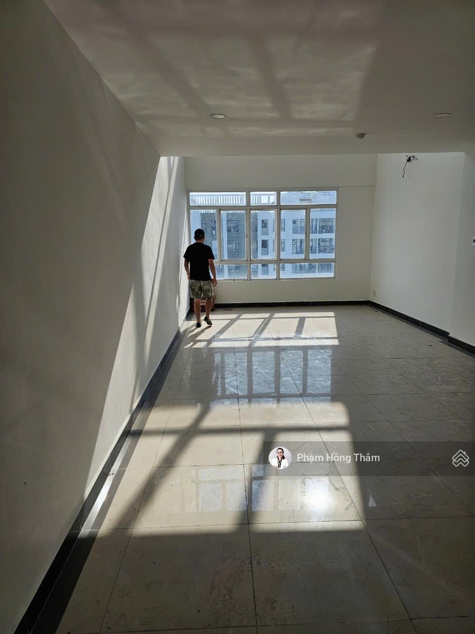 Bán căn hộ Penthouse Giai Việt, DT 227m2, 3PN, 4WC, nhà trống, view mát, giá 8 tỷ. LH 0933 888 *** Bán căn hộ Penthouse Giai Việt, DT 227m2, 3PN, 4WC, nhà trống, view mát, giá 8 tỷ. LH 0933 888 ***