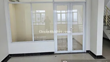 Bán căn hộ Penthouse Giai Việt, DT 227m2, 3PN, 4WC, nhà trống, view mát, giá 8 tỷ. LH 0933 888 ***