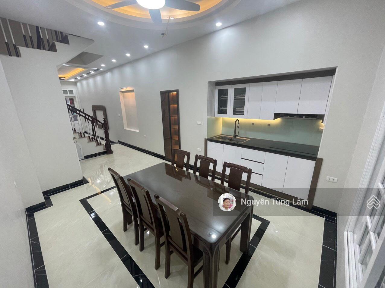 GIÁ ĐẦU TƯ: NHÀ LIỀN KỀ 4 TẦNG PHỐ NGUYỄN VĂN CỪ 75M2 MT 5M Ô TÔ TRÁNH VỈA HÈ