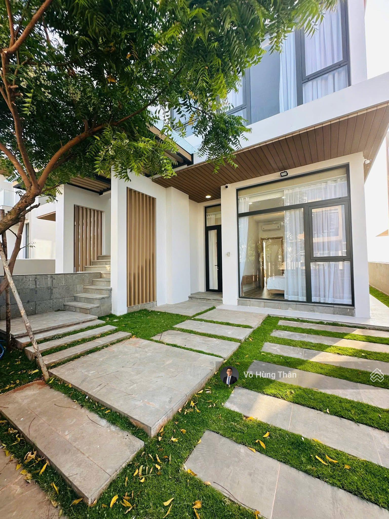 Chủ nhà cần bán lại căn biệt thự khu sân golf, nhà có sẵn, chỉ 6,8 tỷ bao thuế phí, gồm VAT