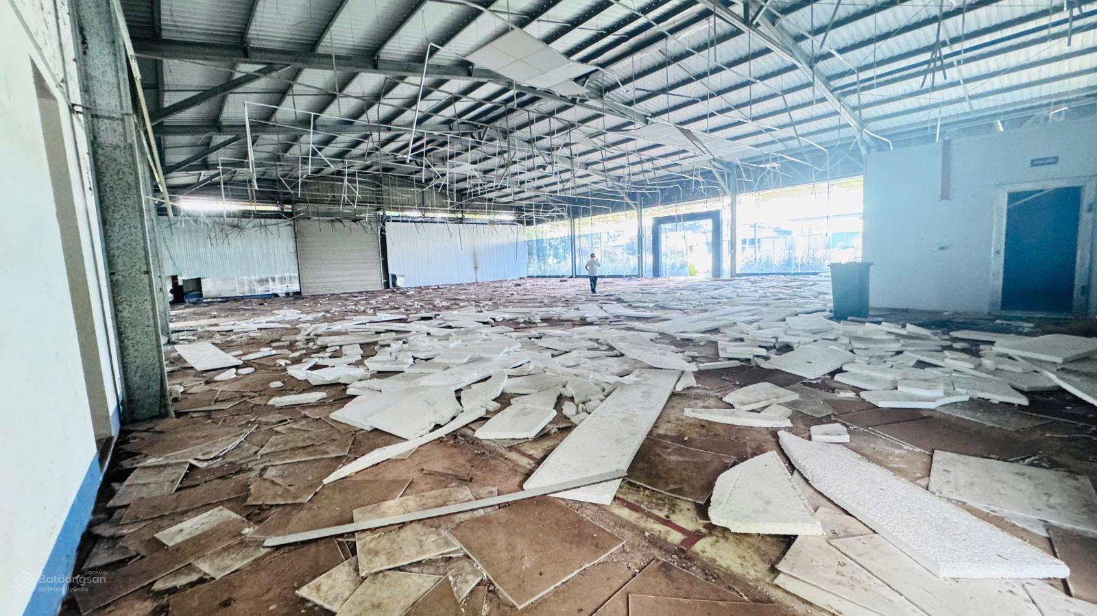 Chuyển nhượng showroom + kho xưởng 4000m2 mặt tiền ql14 Buôn Ma Thuột pháp lý SKC