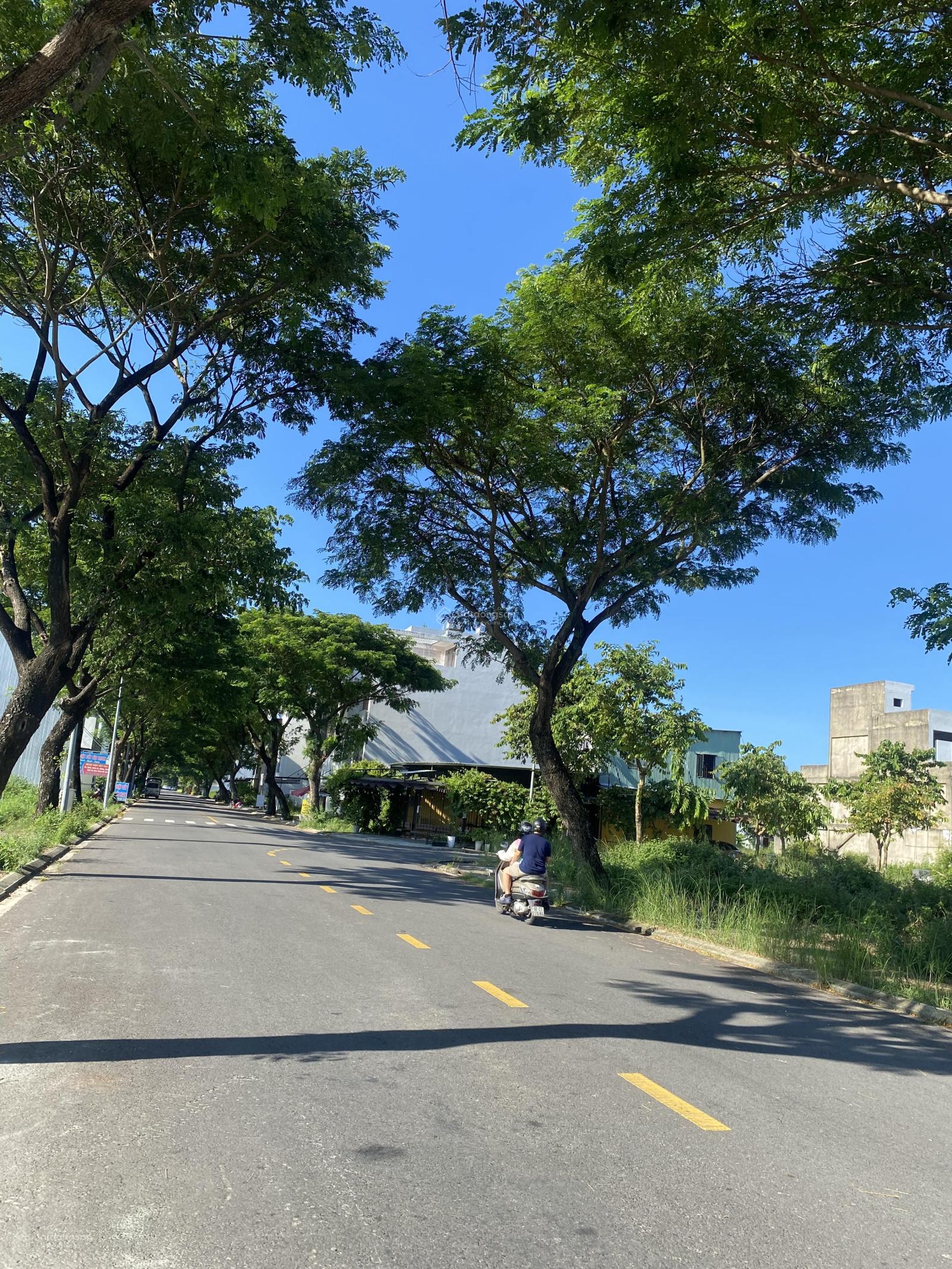 Bán lô đất trục shophouse siêu đẹp hướng Đông gần trường đại học FPT