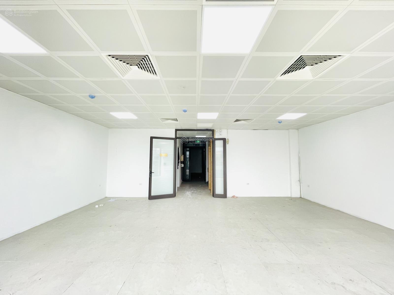 Cho thuê văn phòng 80m2, giá 12.5 tr/th tại phố Trung Văn, Nam Từ Liêm, view thoáng, hầm xe rộng