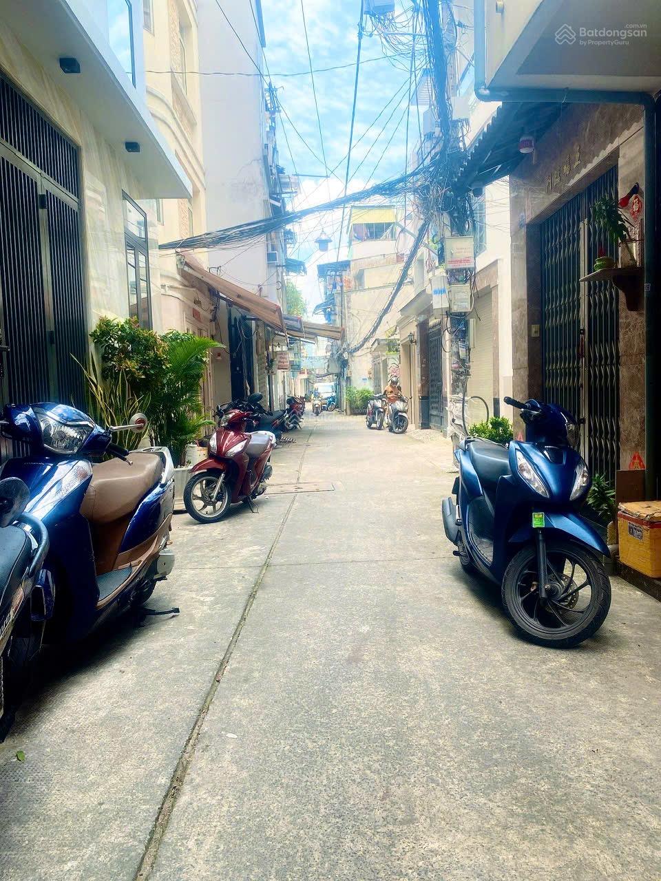 Nhà hẻm 5m, XH đậu cửa, 1/ sẹc, sổ đẹp - Hoà Hảo - 55m2, 3 tầng - 8.5 tỷ