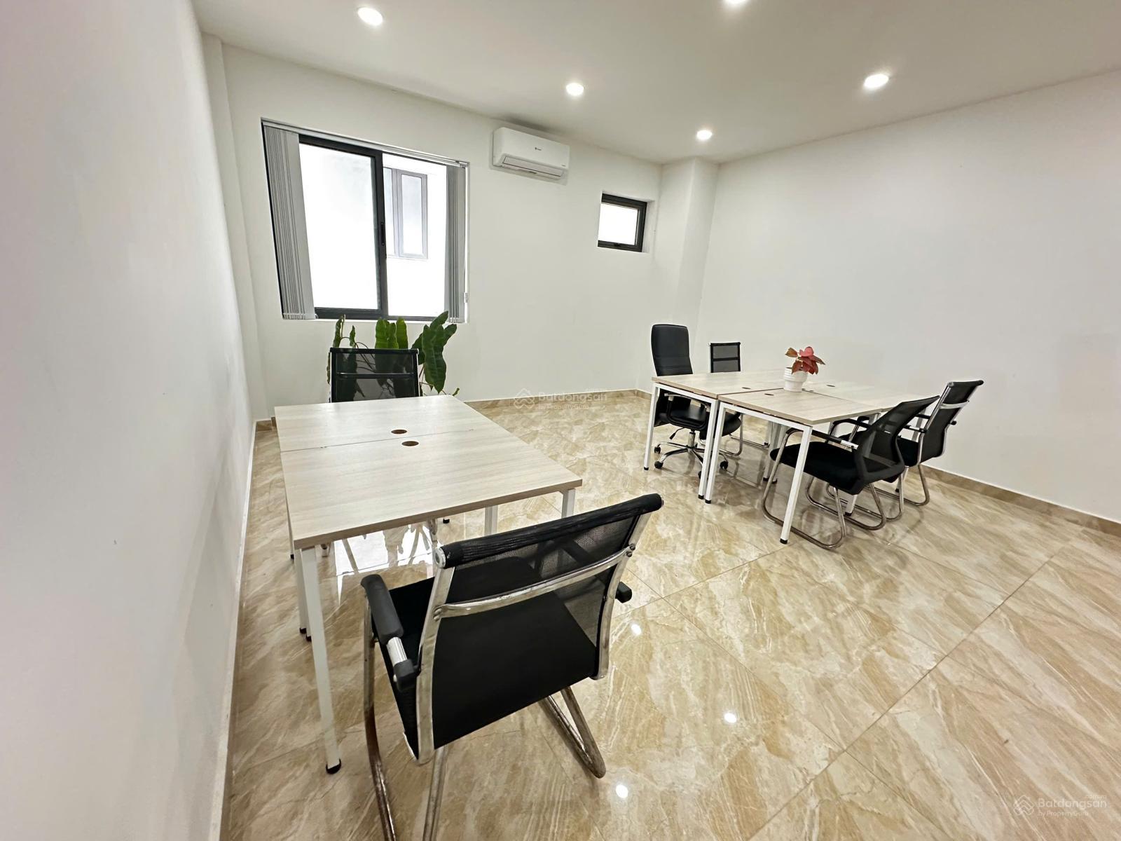 Văn phòng KDT Vạn Phúc city giá 5.5tr/th full nội thất, bàn ghế, máy lạnh, rèm thang máy Văn phòng KDT Vạn Phúc city giá 5.5tr/th full nội thất, bàn ghế, máy lạnh, rèm thang máy