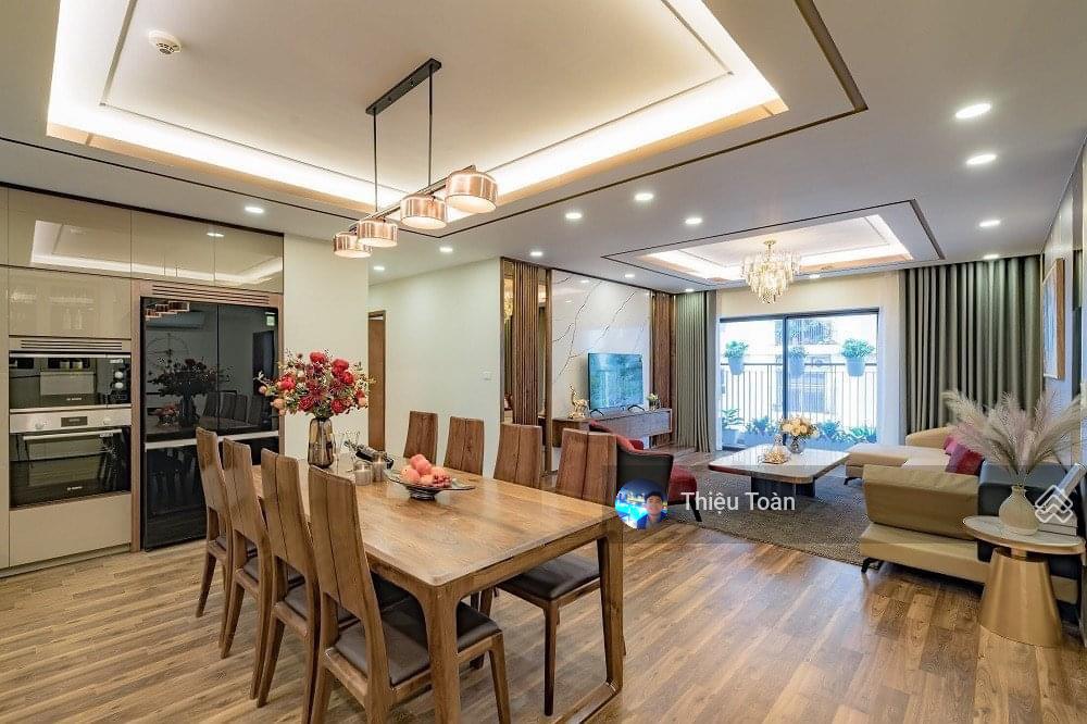 Cho thuê gấp căn hộ chung cư D'.Le Roi Soleil - 59 Xuân Diệu, 146m2, 3PN, đủ đồ, tầng cao, view hồ