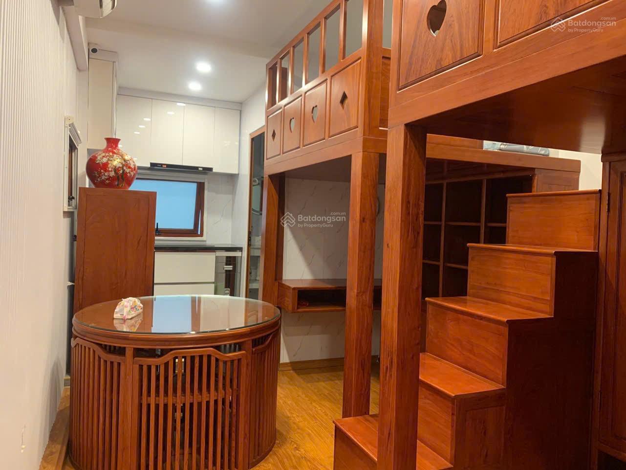 Nhà tập thể Quận Uỷ 23 Bà Triệu sát Hồ Gươm, tiết kiệm thời gian đi học & làm, SĐCC, chỉ 4.75 tỷ