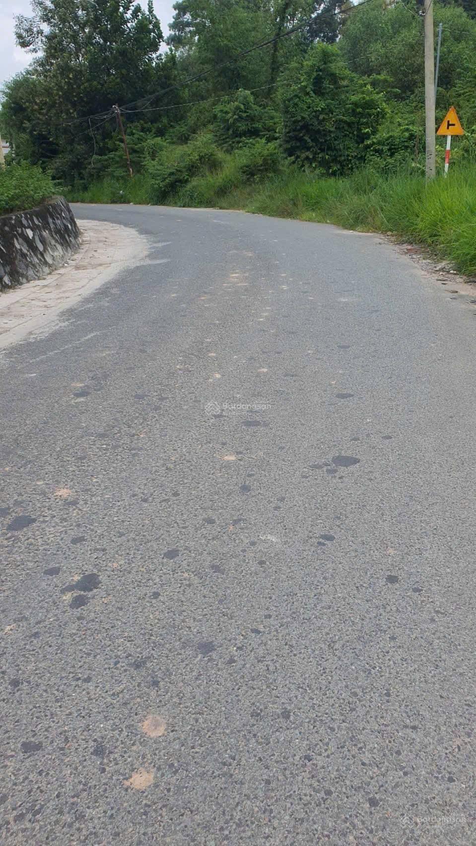 Nán đất mặt tiền DX070 Định Hoà - TDM - BD. DT 24mx57 thổ cư 300m2, giá 13tr/m2 Nán đất mặt tiền DX070 Định Hoà - TDM - BD. DT 24mx57 thổ cư 300m2, giá 13tr/m2