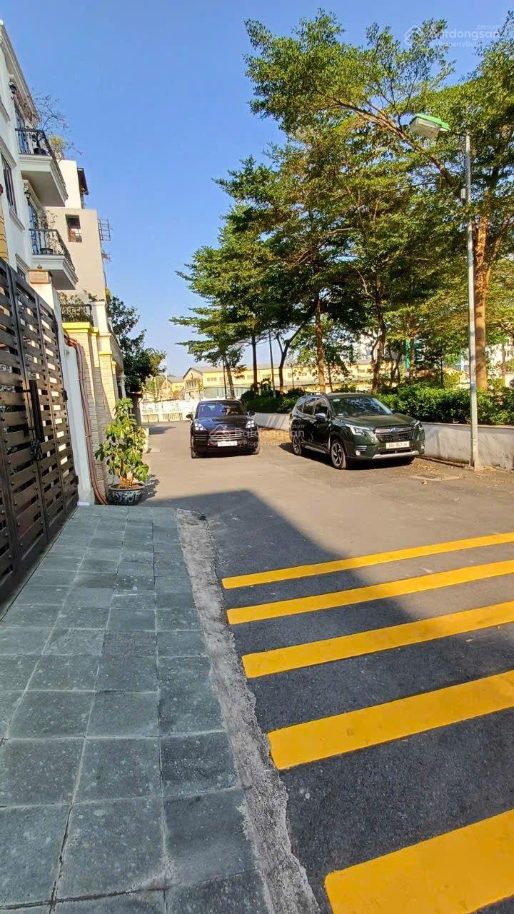 Bán đất view công viên , ngõ 11 tại Lâm Hạ, Bồ Đề, Long Biên, Hà Nội, giá ưu đãi 41 tỷ, 115 m2