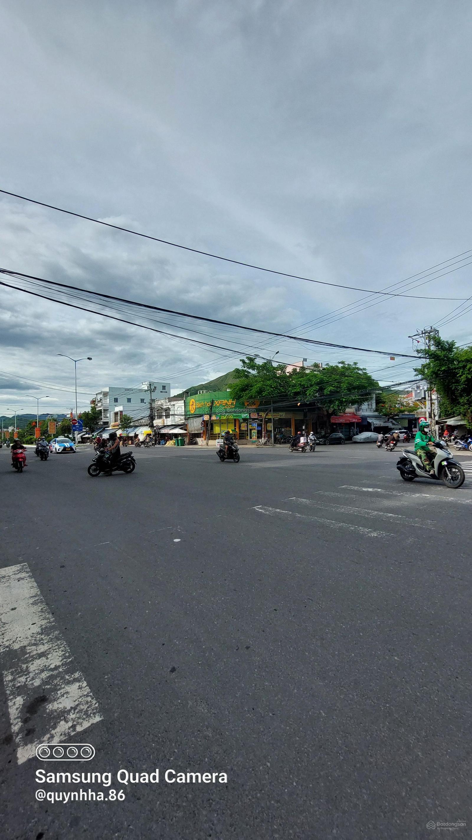 Cực hiếm lô góc 2 mặt tiền đường 2/4 và Mai Xuân Thưởng, Vĩnh Hòa. DT 162 m2 đang cho thuê 760 tr