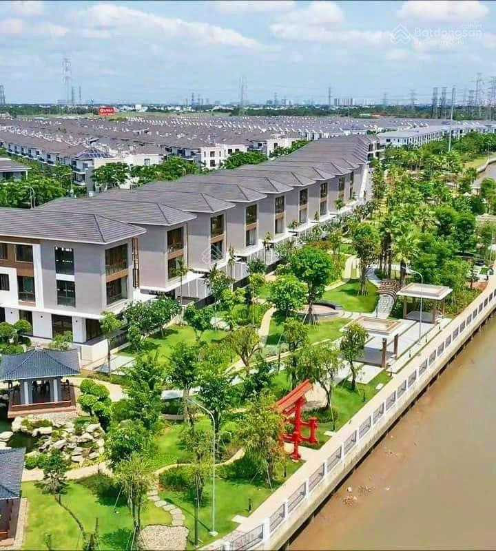 Bán căn biệt thự đơn lập mặt sông Lavila nhà thô, 12x25m, 300m2, 3 tầng, hồ bơi riêng, giá tốt