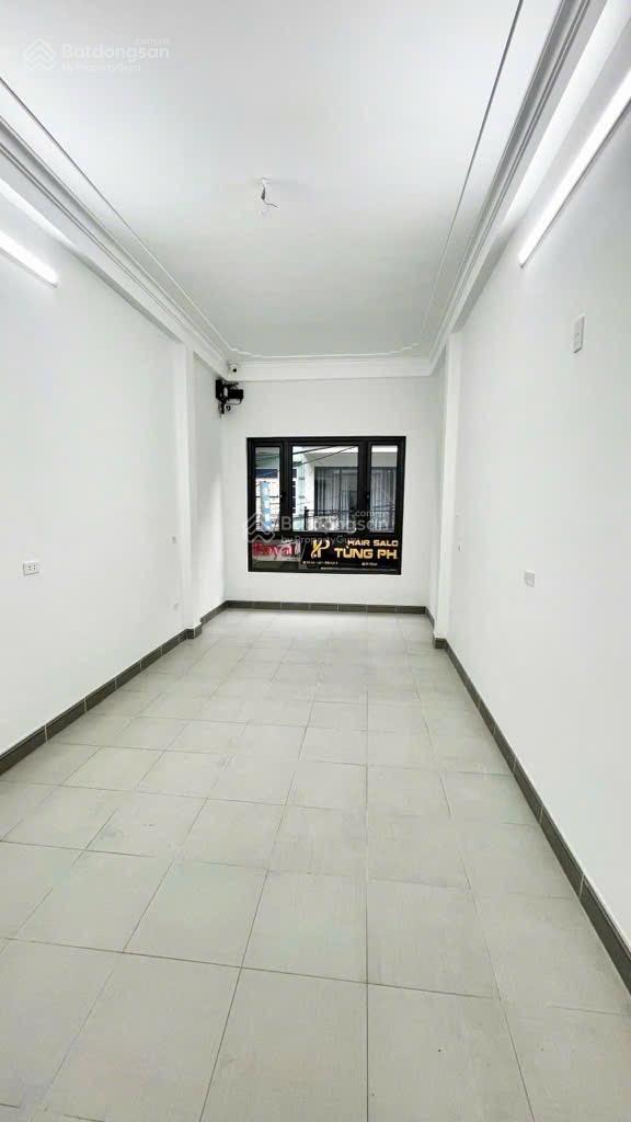 Bán nhà mặt phố Đền Lừ II, 15 tỷ, 30 m2, 4PN, 5WC, mặt tiền 3m, đường 10m