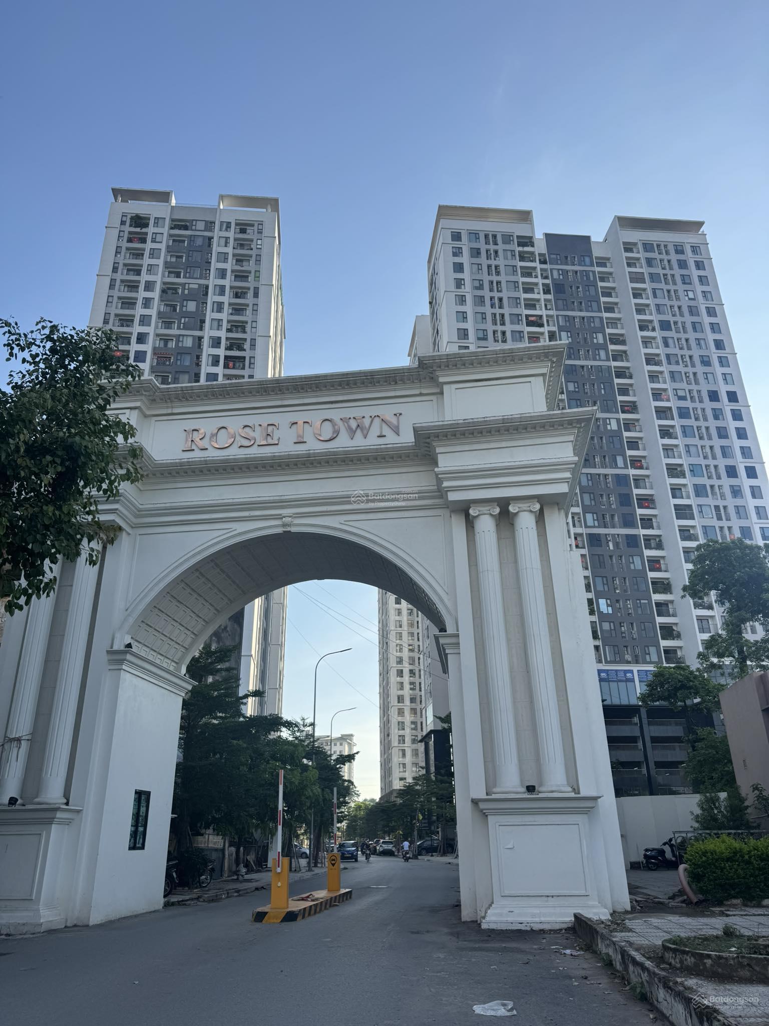 Bán căn hộ CC Rose Town 79 Ngọc Hồi Hoàng Mai. Toà DV01 DT 90m2 2PN 2wc. Giá 5,7 tỷ LH 0983 873 ***