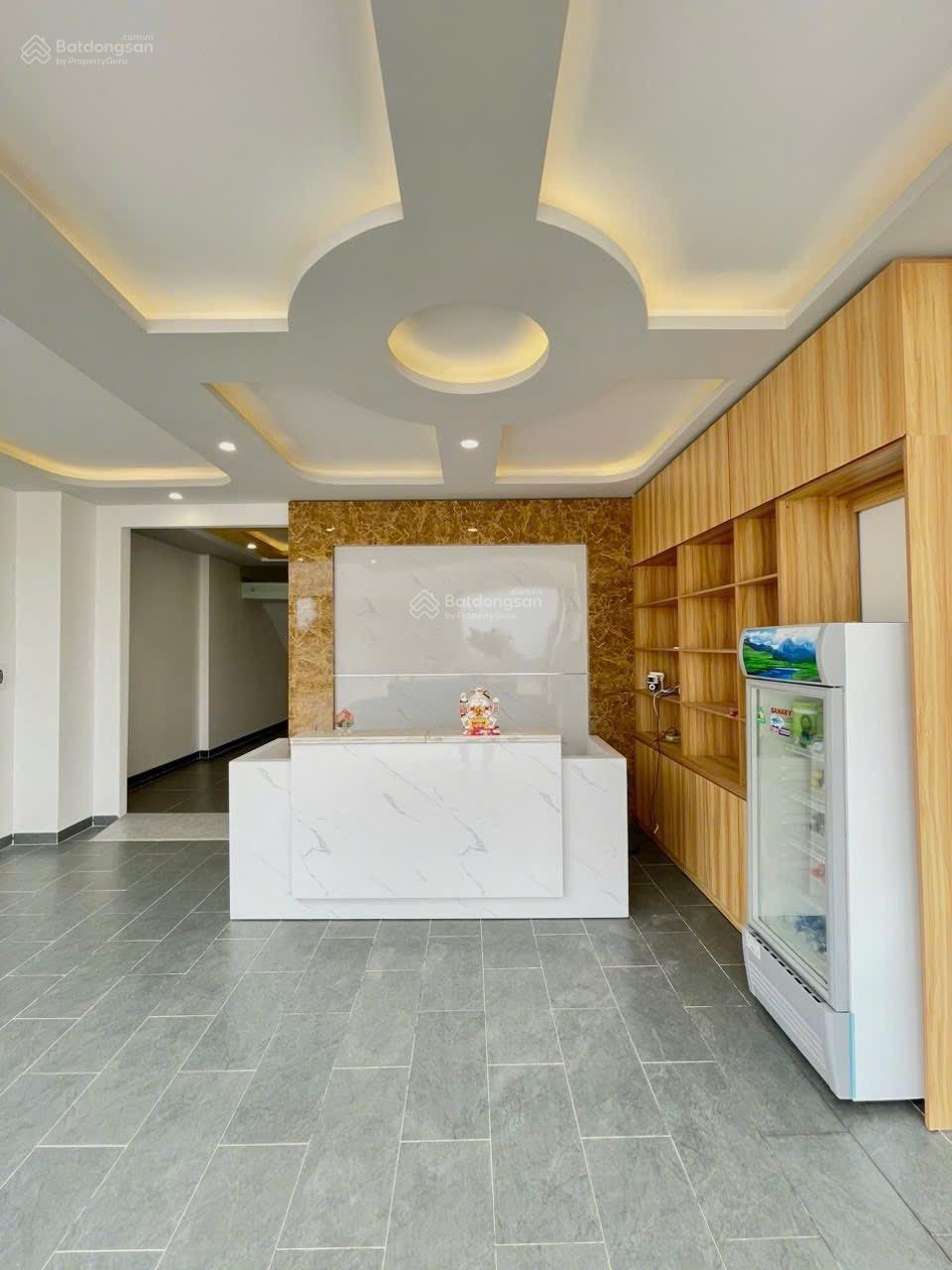 Cần bán gấp khách sạn Baly Bà Rịa 4 lầu đã có sổ hồng 9,8 tỷ, MT QL 51, Long Hương. 0775 707 *** Yến