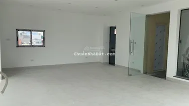 Cho thuê nhà MP Trần Quốc Hoàn, 50m2, 6 tầng, lô góc, thang máy, 50tr