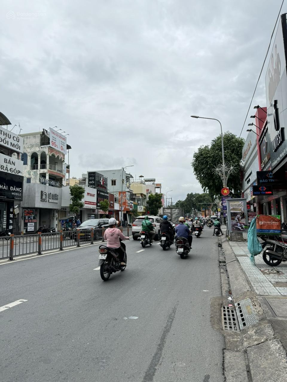 Cần bán gấp nhà MT Phan Văn Trị P10 GV DT 4.2x18m 1 trệt 3 lầu giá chỉ 14.9 tỷ LH 0937 405 *** Cần bán gấp nhà MT Phan Văn Trị P10 GV DT 4.2x18m 1 trệt 3 lầu giá chỉ 14.9 tỷ LH 0937 405 ***